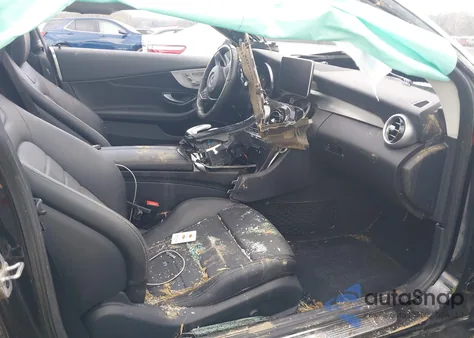 2017 Mercedes-Benz C 300 4Matic z USA, uszkodzony, nr VIN WDDWJ4KB6HF477690